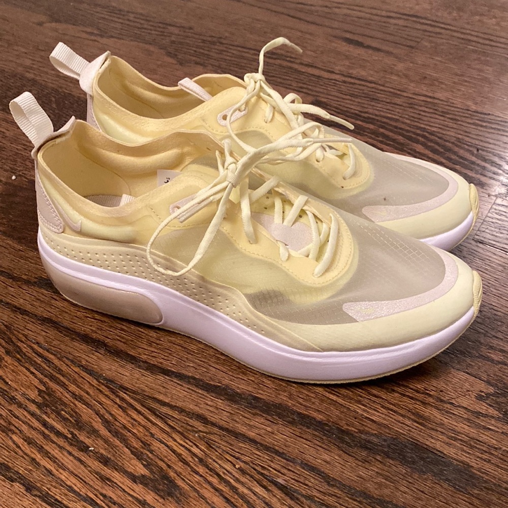 Nike Women’s Air Max Dia: Light Yellow